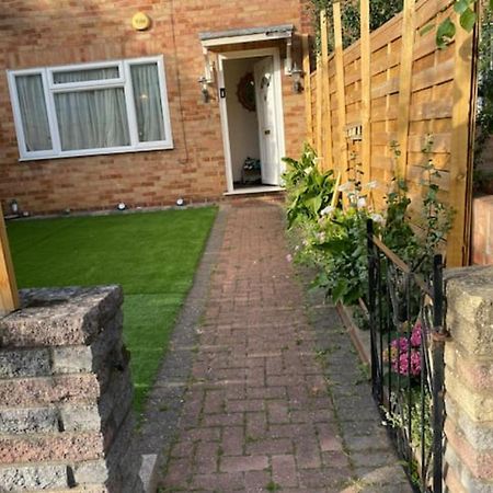 Specious Room In Northolt Northolt  Екстер'єр фото