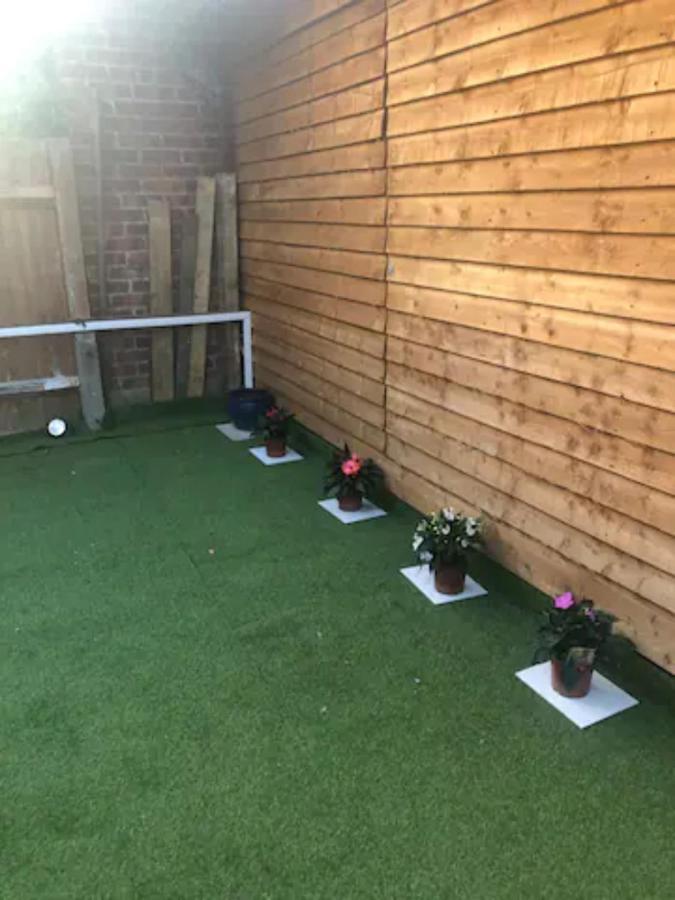 Specious Room In Northolt Northolt  Екстер'єр фото